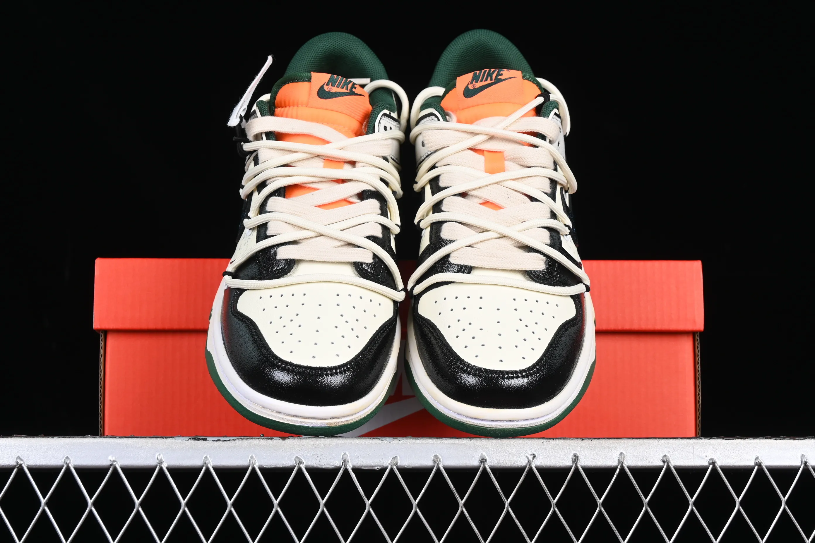 All Categories Nk SB Dunk Series Nk SB Dunk Low Low-top sneakers Customized large box Nk Dunk Low "Miami Hurricanes" Space Exploration Star Trek Customized version of deconstructed straps Retro distressed low-top sneakers DD1391-300